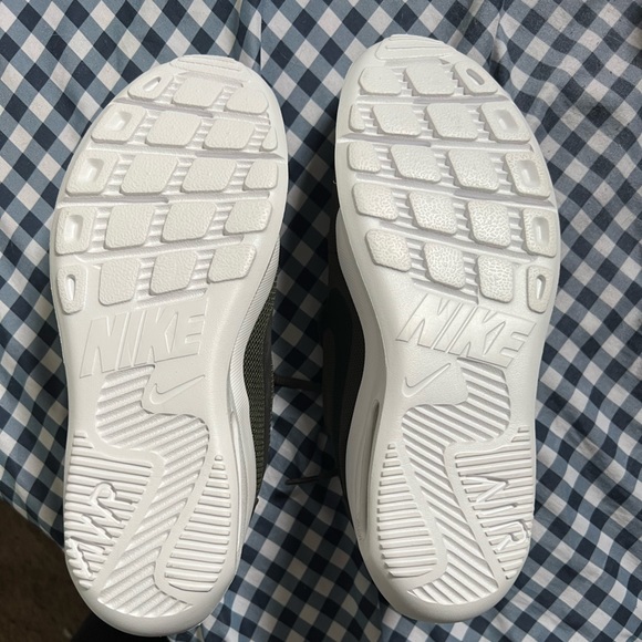 Nike Air Max Oketo running shoe - Picture 3 of 4